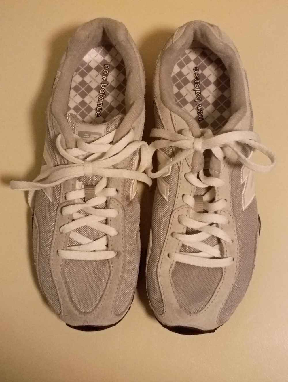 New balance Women's 442 Size 7.5 Gray White Casual Jogging Running
